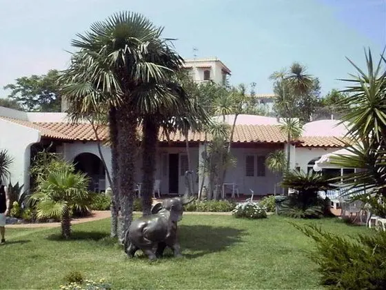 Corona Hotel