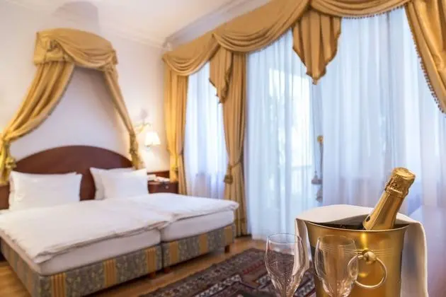 Hotel Corso Am Graben - Oda
