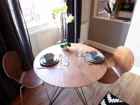 The Corson at Claremont Apartments - Oda