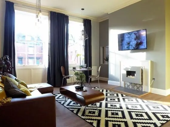 The Corson at Claremont Apartments - Oda