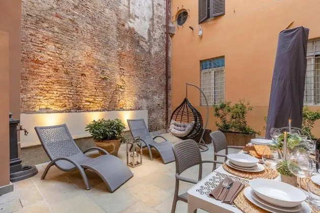 Cortile Moderno Contemporary Luxury Apartment With Outdoor Inside the Walls of Lucca