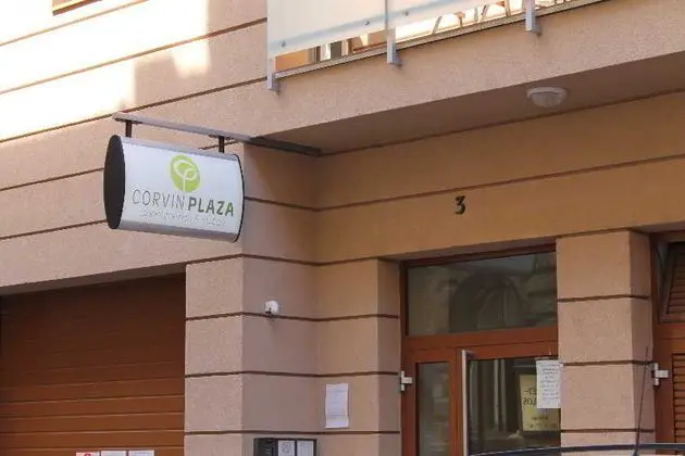 Corvin Plaza Apartments & Suites