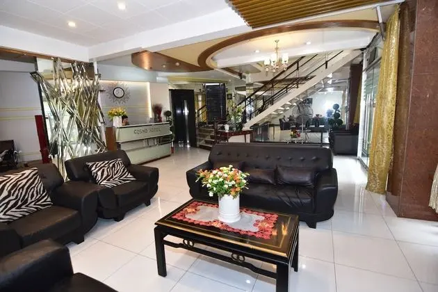 Cosmo Hotel Espana near UST