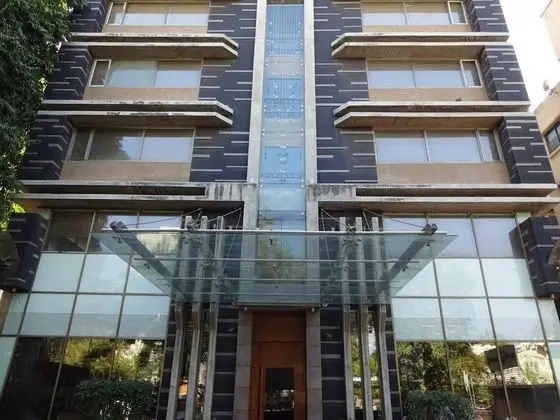 Hotel Cosmopolitan Ahmedabad - Dış Mekan