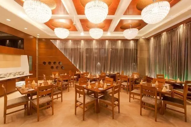 Hotel Cosmopolitan Ahmedabad - Yerinde Yemek