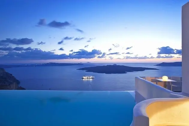 Cosmopolitan Suites