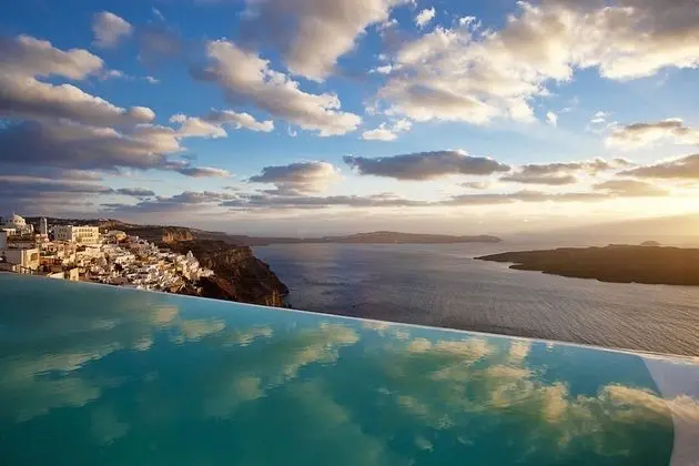 Cosmopolitan Suites - Havuz