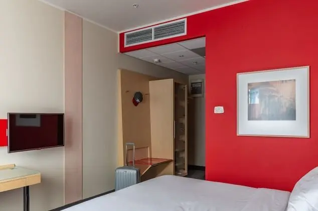 Cosmos Novosibirsk Hotel - Oda
