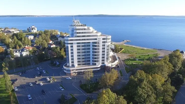 Cosmos Petrozavodsk Hotel - 1