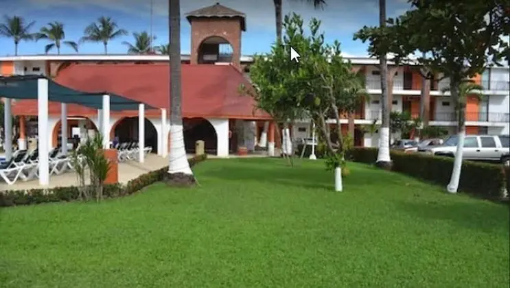 Costa Alegre Hotel & Suites