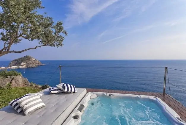 Costa del Capitano Suite Apartments