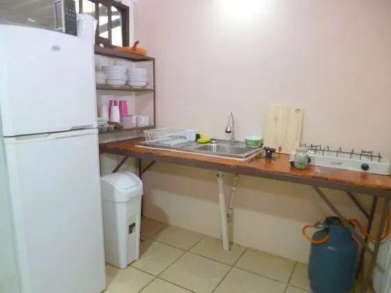 Costa Rica Eco-container Hotel - Ortak Mutfak Alanı