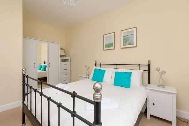 Cosy 1 Bedroom Flat With View of Union Canal