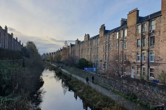 Cosy 1 Bedroom Flat With View of Union Canal