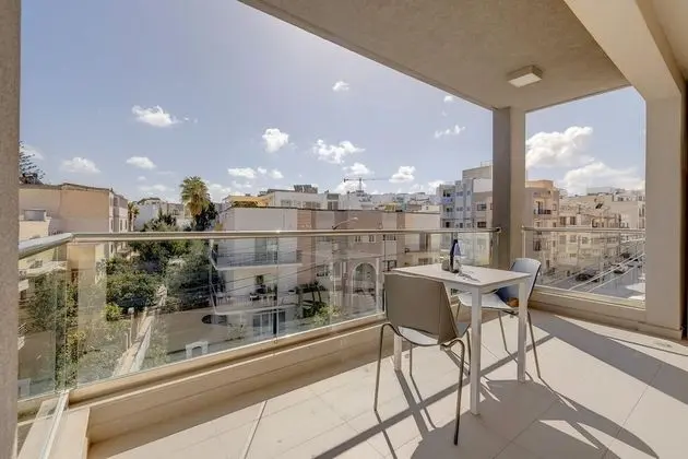Cosy 1BR Apartment in Central St Julian s