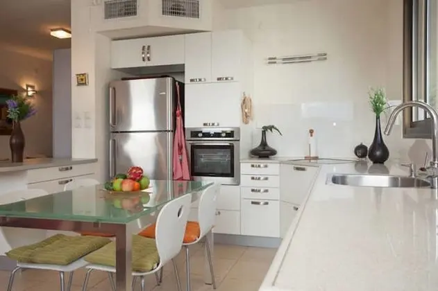 Cosy 1BR near Beach by FeelHome - Mutfak