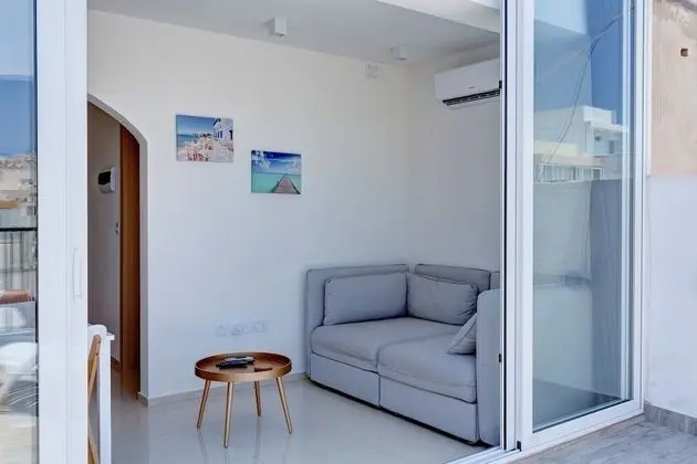 Cosy 1BR Penthouse With Terrace Great Location