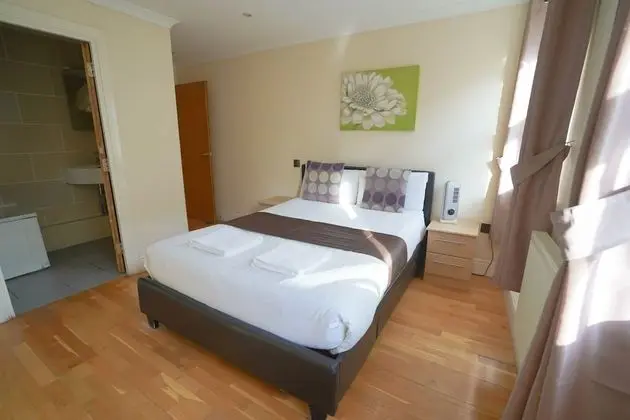 Cosy 2-bed 2 Bathroom Apartment in London - Öne Çıkan Resim