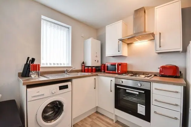Cosy 2 Bedroom Apartment with Parking - Mutfak