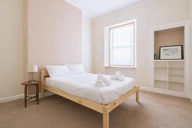 Cosy 2 Bedroom Home in Edinburgh in a Great Location