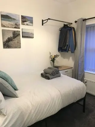 Cosy 2-bedroom House in Widnes Sleeps 4
