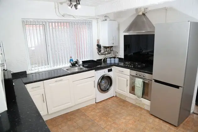 Cosy 3-bed Bungalow NEC Airport Close to Amenities - Mutfak