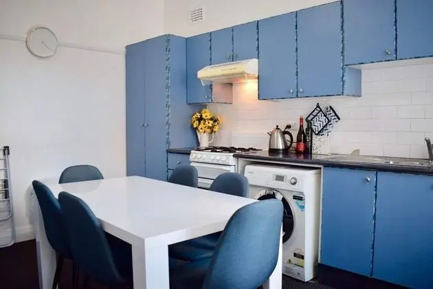 Cosy 3 Bedroom Apartment In Trendy Haberfield - Mutfak