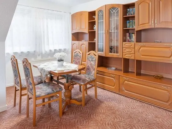 Cosy Apartment in Dresden With Balcony and Swimming Pool - Yerinde Yemek