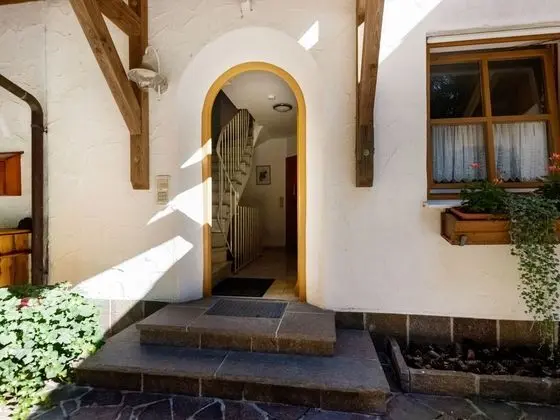 Cosy Apartment in Schönau am Königsee in a Wooded Location - Dış Mekan