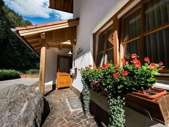 Cosy Apartment in Schönau am Königsee With Balcony - Lobi