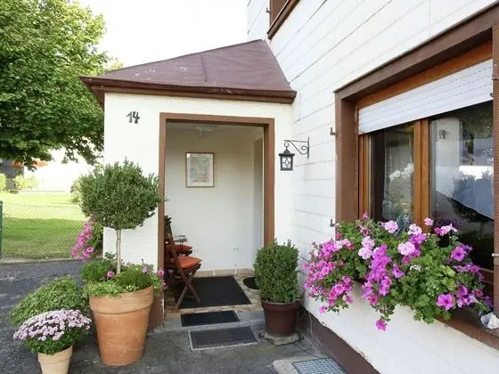 Cosy Apartment With Terrace and Pool in the Garden - Lobi