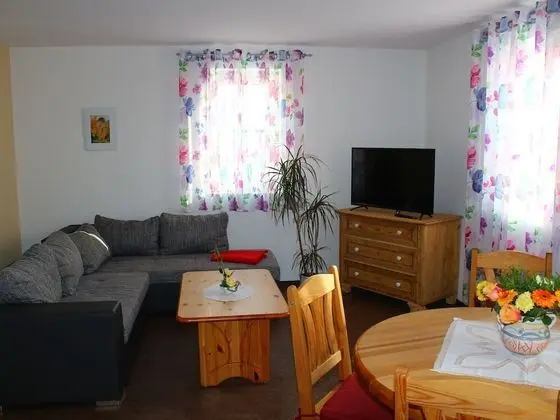 Cosy Apartment in Weißig With Garden - Oda Düzeni