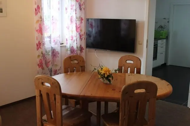 Cosy Apartment in Weißig With Garden - Yerinde Yemek