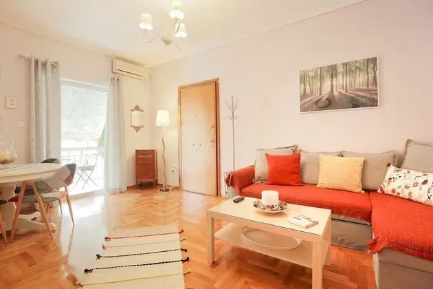 Cosy & Bright 2 Bedroom Apartment in Koukaki
