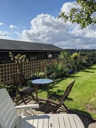 Cosy Cottage With Beautiful Garden in Shrewsbury - Dış Mekan