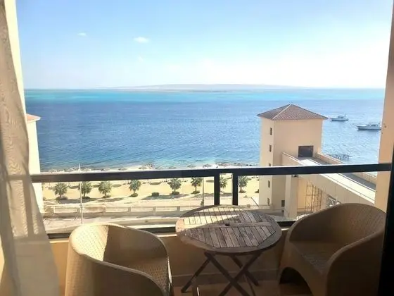 Cosy & Cute Beach Front Studio at the Views Waterside