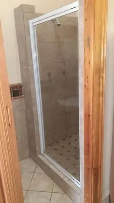 Cosy Double Bedroom in Guesthouse - Banyo Tipleri