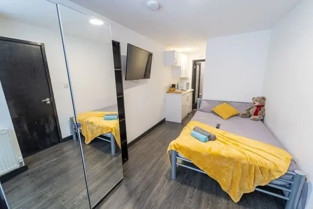 Cosy Ensuite Style Studio Close to UOB and QE