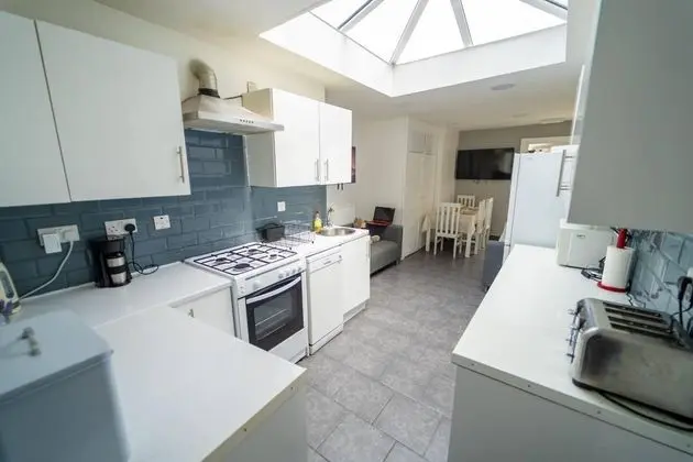 Cosy Ensuite Style Studio Close to UOB and QE - Mutfak