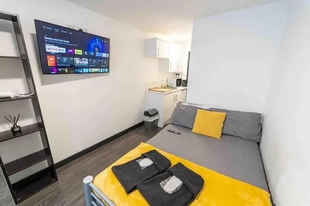 Cosy Ensuite Style Studio Close to UOB and QE - Öne Çıkan Resim