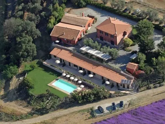 Cosy Farmhouse in Montalto di Castro With Terrace