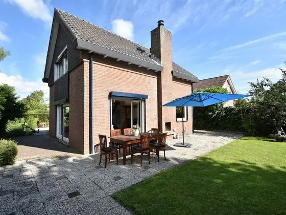 Cosy Holiday Home in Bruinisse With Private Garden