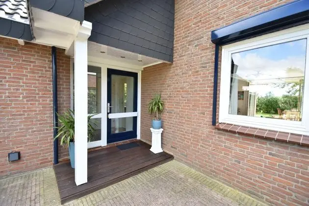 Cosy Holiday Home in Bruinisse With Private Garden - Lobi