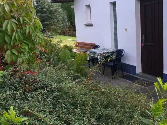 Cosy Holiday Home in Hinternah, Thuringia, With Balcony and Garden - Yerinde Yemek
