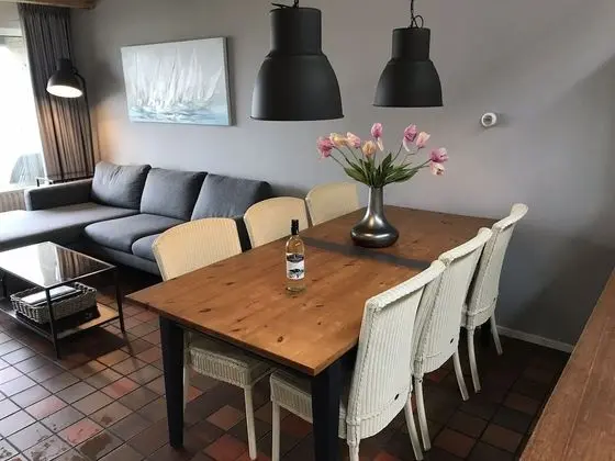 Cosy Holiday Home on Lake Veere With the Beach Right at Your Doorstep