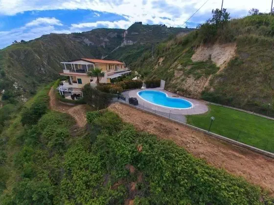 Cosy Holiday Home in Parghelia With Terrace