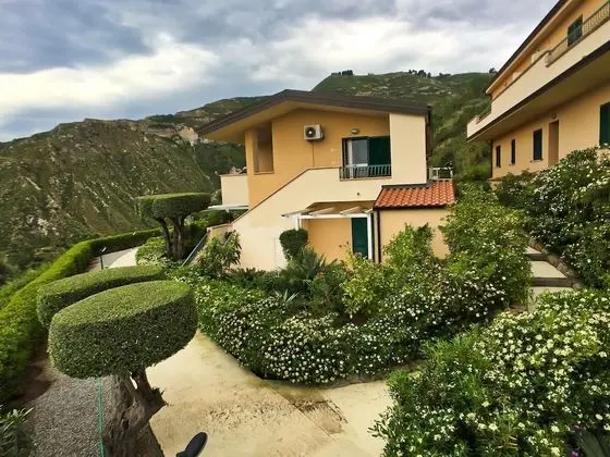 Cosy Holiday Home in Parghelia With Terrace - Dış Mekan