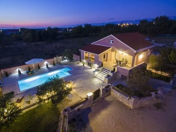 Cosy Holiday Home in Policnik With Pool - Dış Mekan