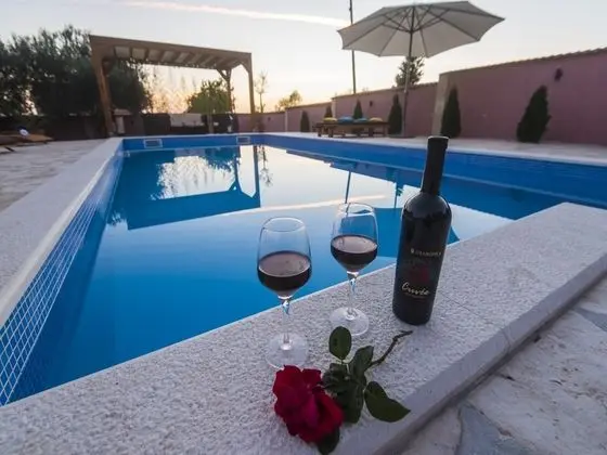 Cosy Holiday Home in Policnik With Pool - Havuz
