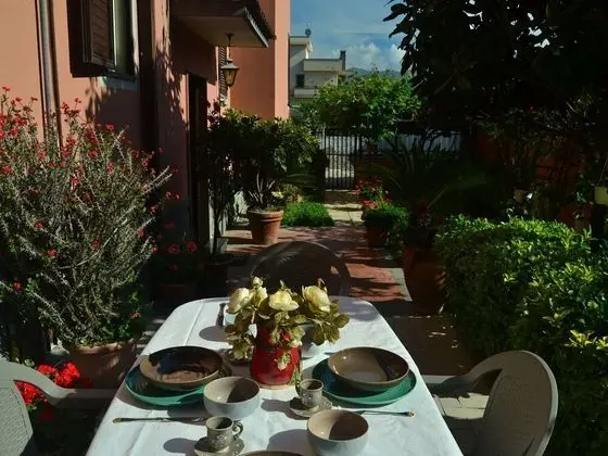 Cosy Holiday Home in Pompei With Garden